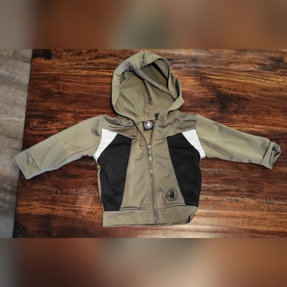 LOT OF 4 PCS BOYS (3) FULL-ZIP HOODED JACKETS (1) VEST ALL SZ 12 MONTH EXC COND - Picture 10 of 10